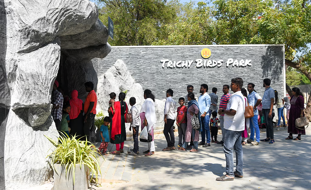 திருச்சியில் புதிதாக திறக்கப்பட்ட பறவைகள் பூங்காவில் பேருந்து நிறுத்தம் தேவை - பார்வையாளர்கள் கோரிக்கை.